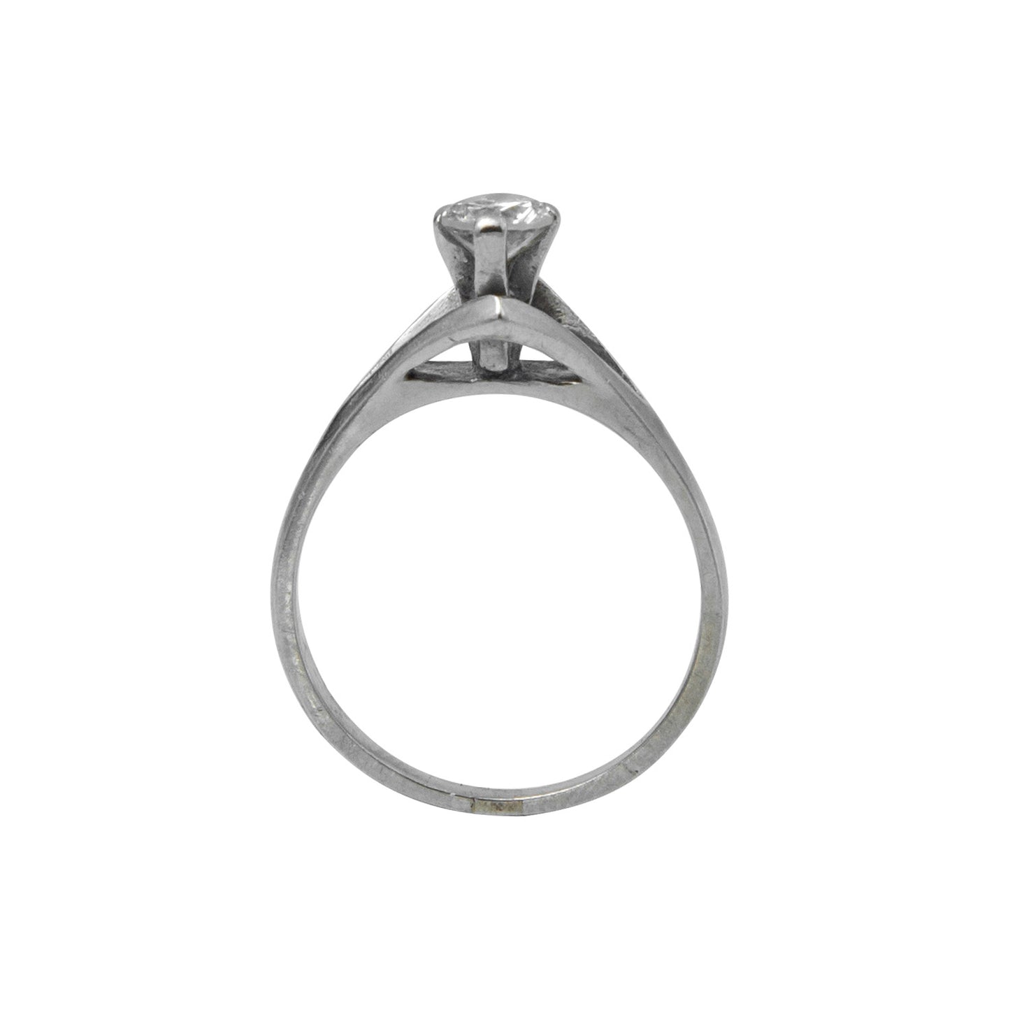 Anillo solitario en oro blanco diseño especial