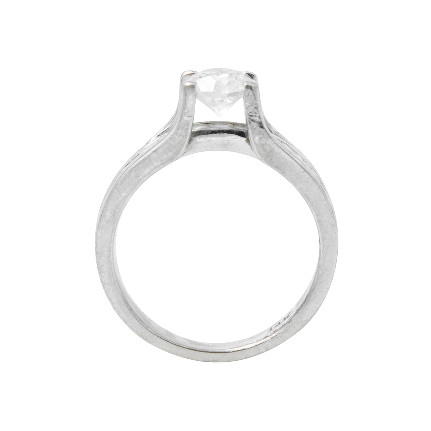 Anillo solitario en oro blanco de 14k con diamantes