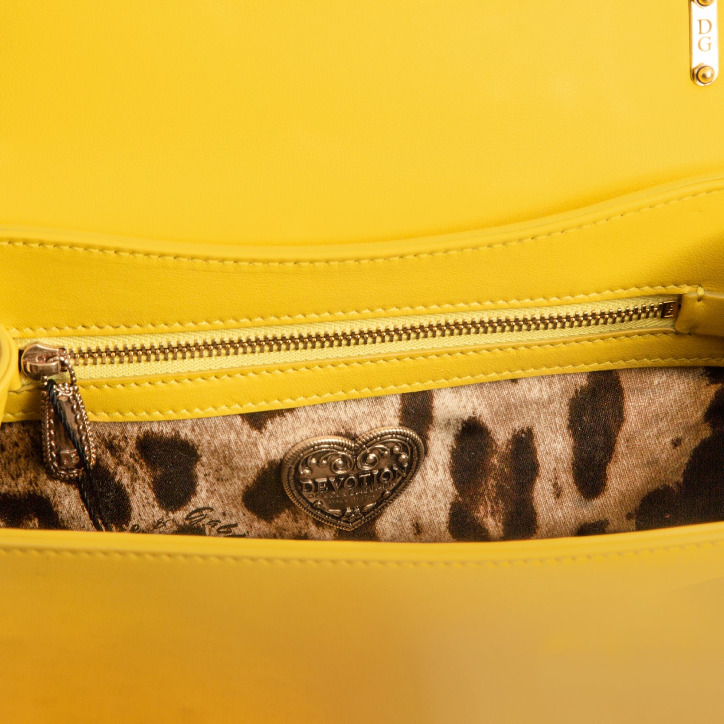 Crossbody Medium Devotion