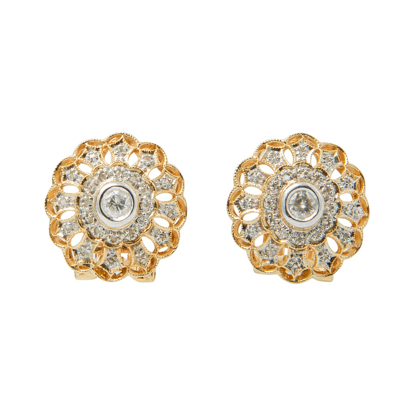 VENDIDO Par de Aretes Diseño Flor Oro