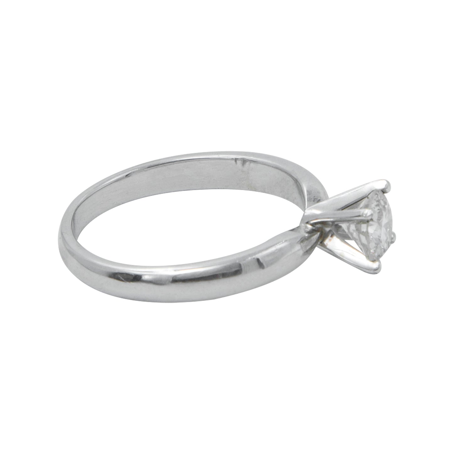 Anillo tipo Solitario con Diamante