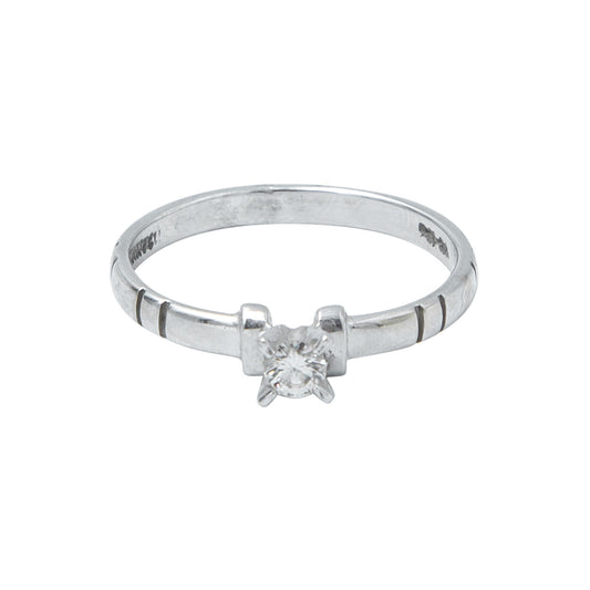 Anillo solitario en oro blanco con diamante