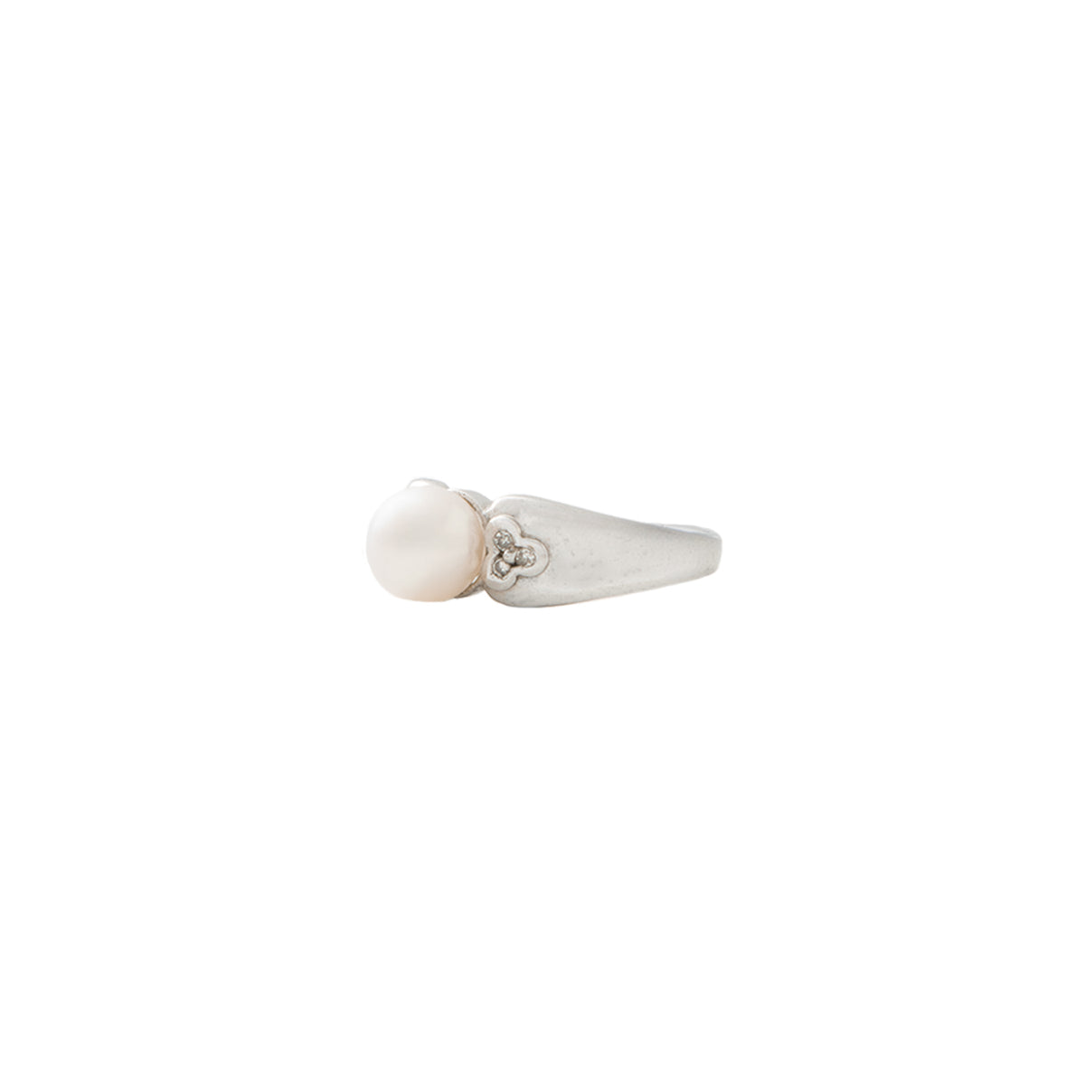 Juego de Anillo y Aretes en Oro Blanco de 14k con Perlas y Diamantes