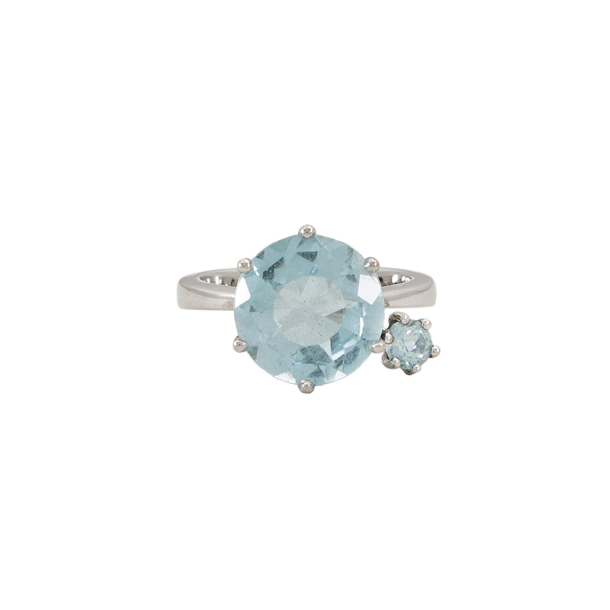 Juego de Anillo y Aretes en Oro Blanco de 18k con Topacios