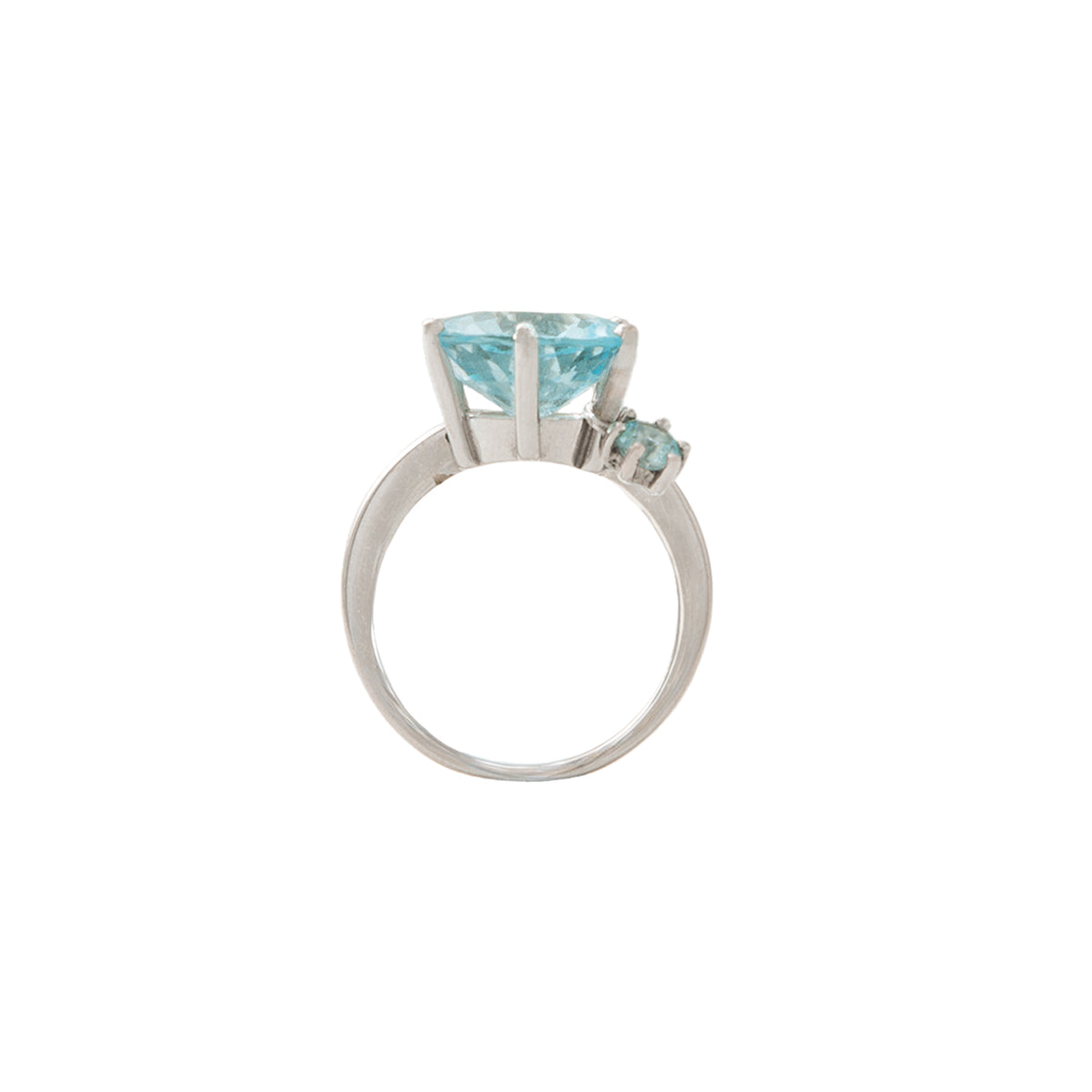 Juego de Anillo y Aretes en Oro Blanco de 18k con Topacios