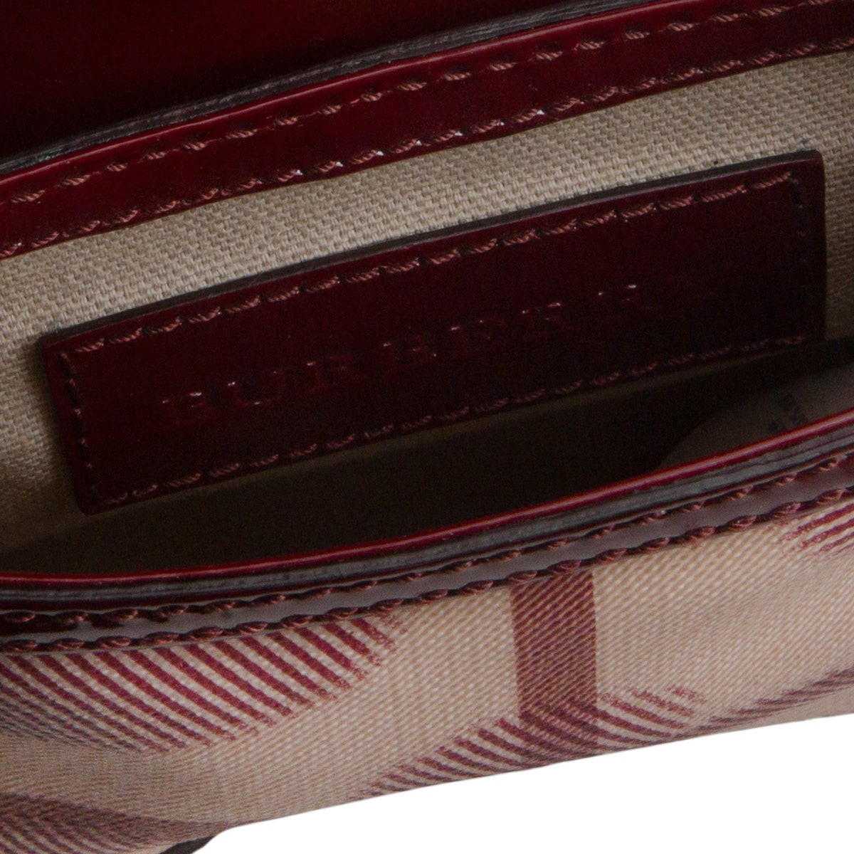 Crossbody en Lona Check con Corazones