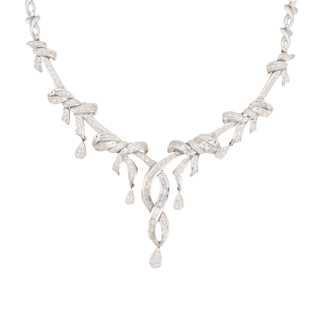 Gargantilla Diseño Especial en Oro Blanco de 18k con Diamantes