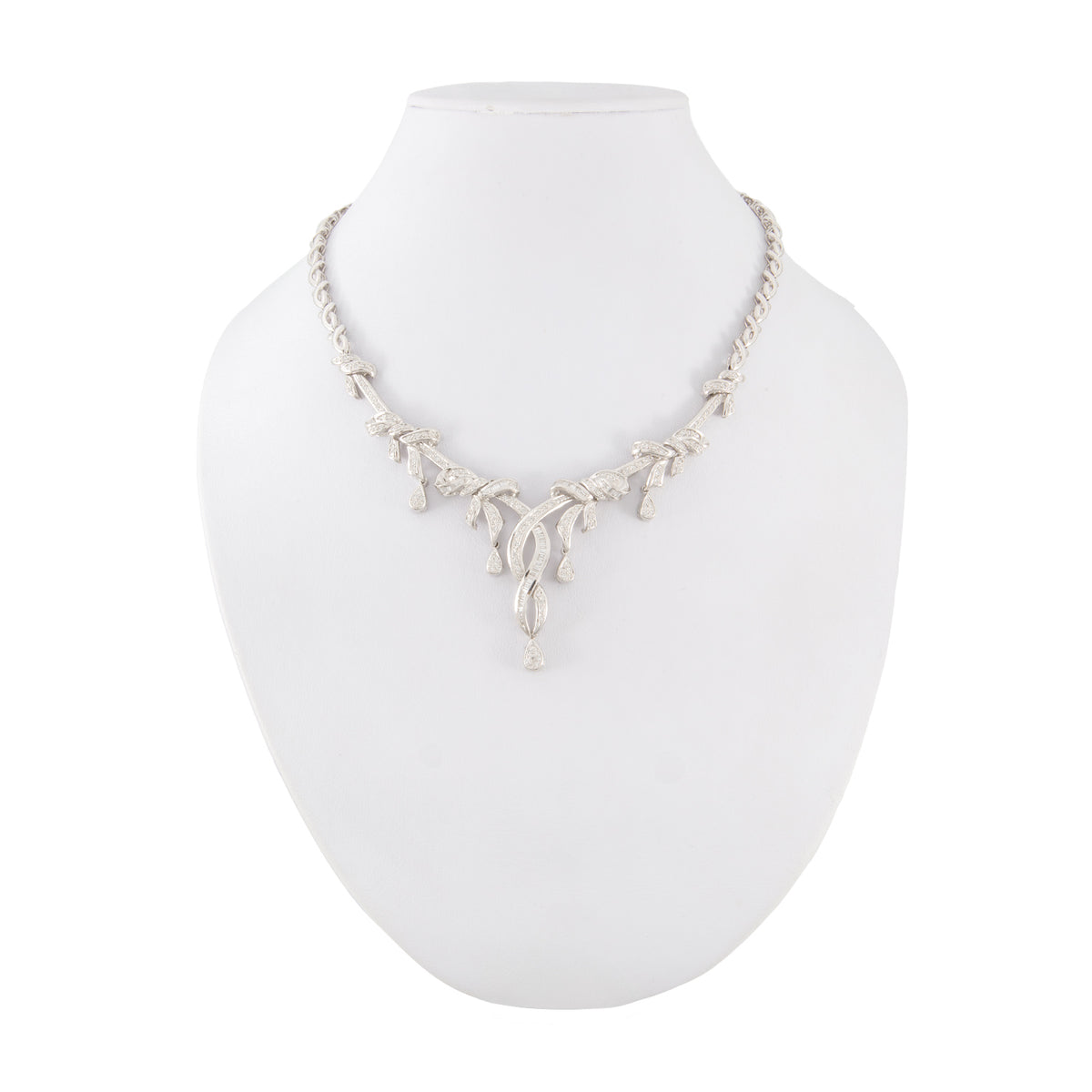 Gargantilla Diseño Especial en Oro Blanco de 18k con Diamantes