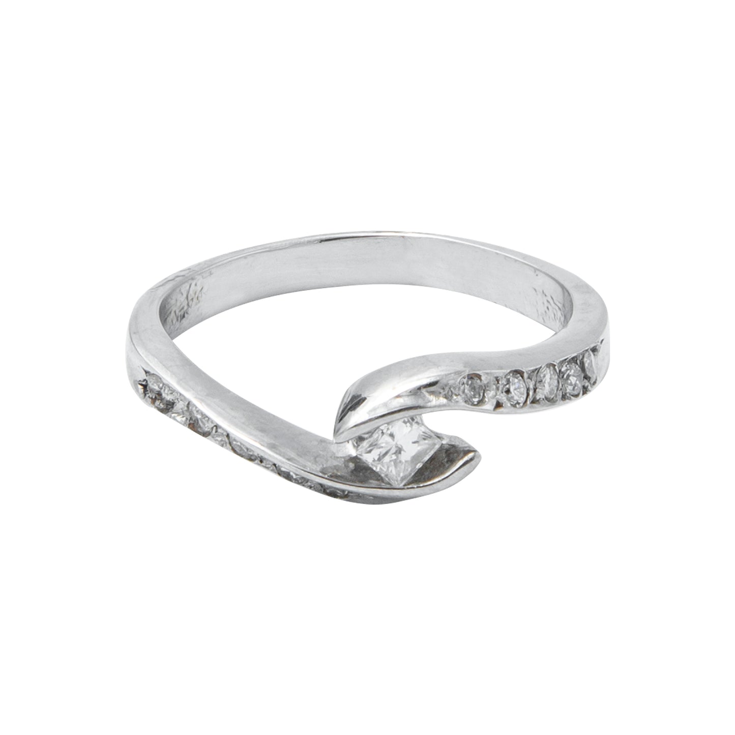 Anillo con Diseño Especial 0.15 CT