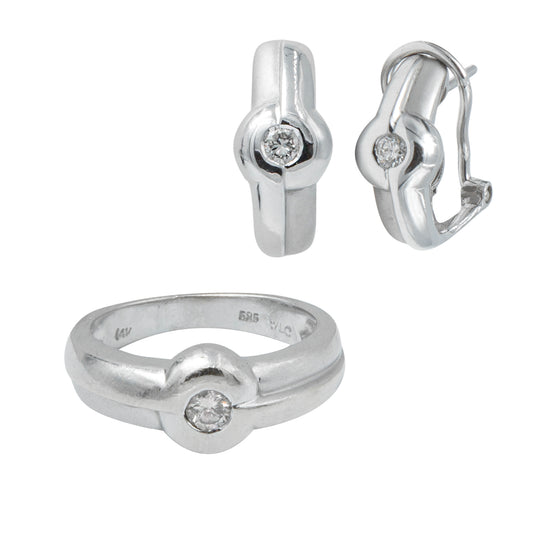 VENDIDO Juego de Aretes y Anillo 0.30 CT